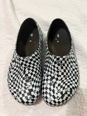 CROCS Women's Black & White Warp Checker Slip-On Clogs work shoes 10